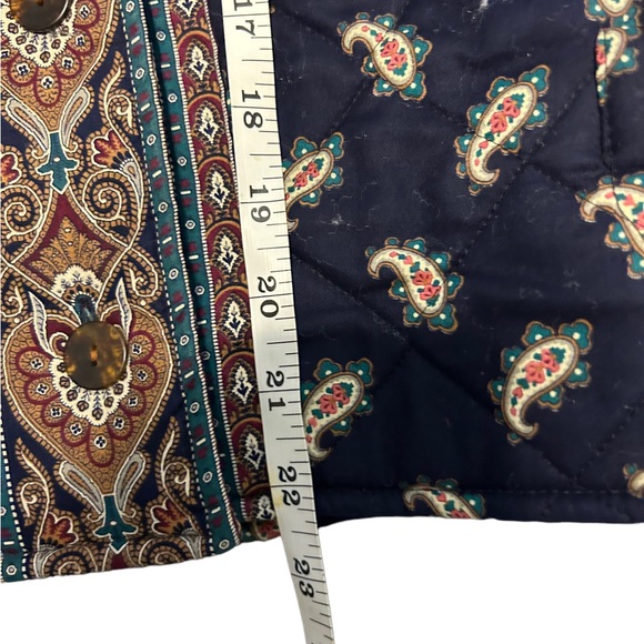 Vera Bradley Navy Blue Paisley Print
Quilted Jacket size medium - Picture 9 of 9